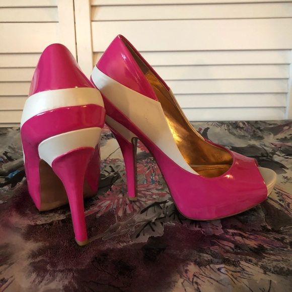 BCBG heels - Picture 1 of 3